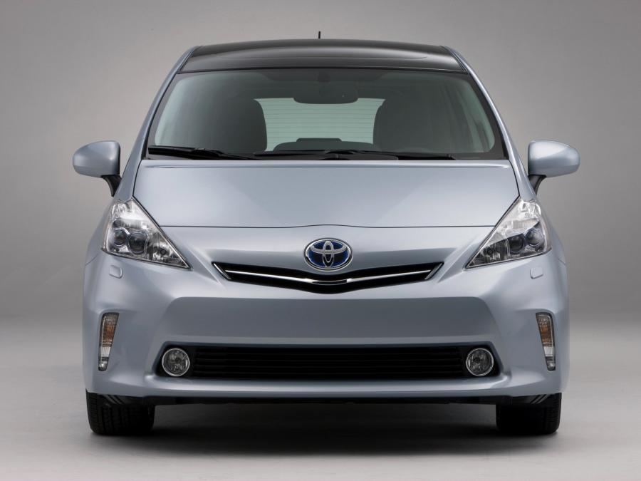  Toyota Prius MPV v 2011 года  (фото 15 из 30)